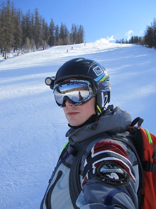 Ski helm met vizier